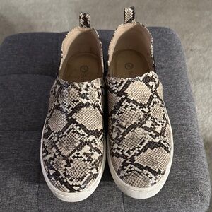 Bella Vita Sneakers- Taupe Snake